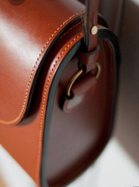 Rập cái giữ khoen, cắt đầu dây lưng, quai túi