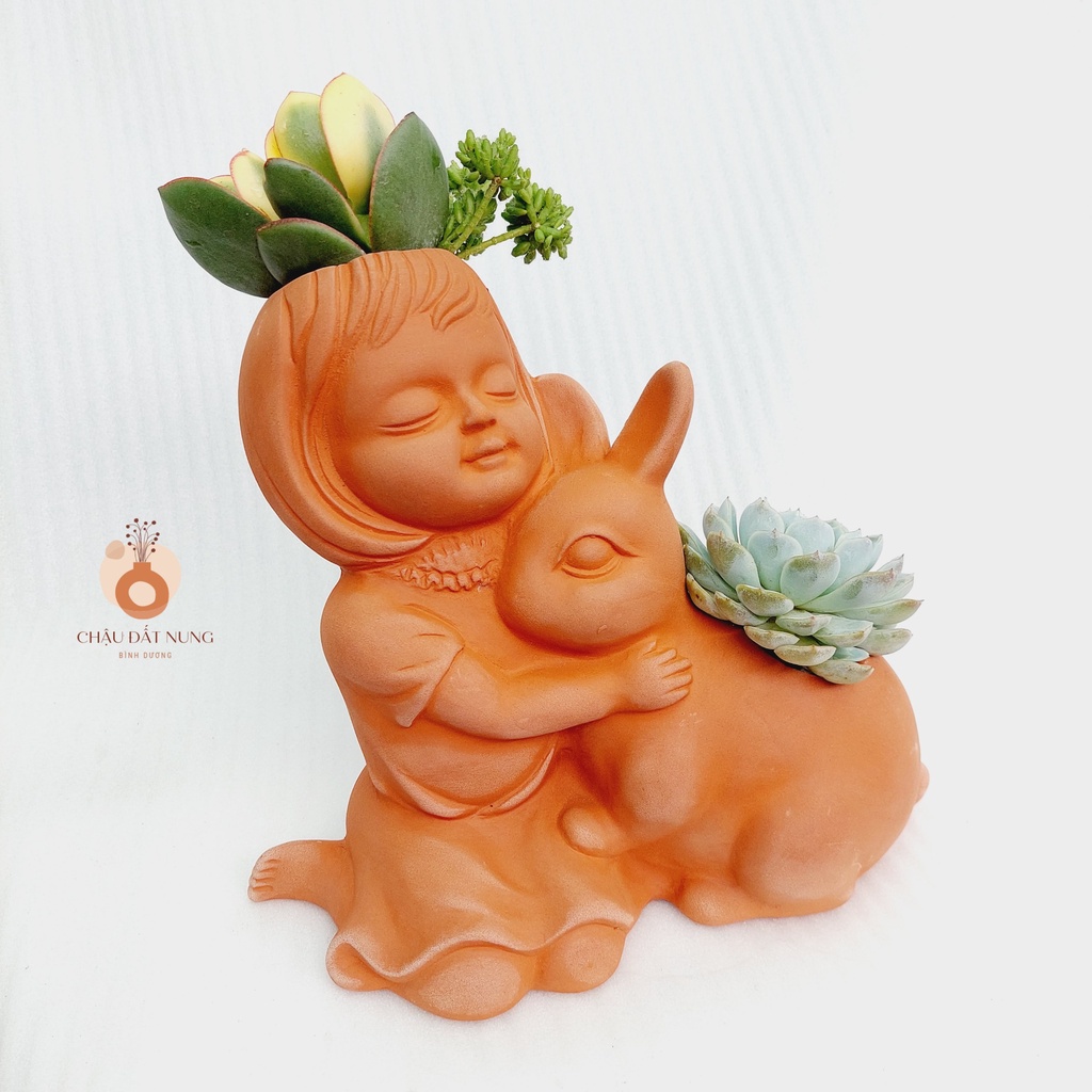 Chậu đất nung, Chậu sen đá - Cô gái Serena và bạn thỏ, miệng chậu 8cm, chiều cao 23cm