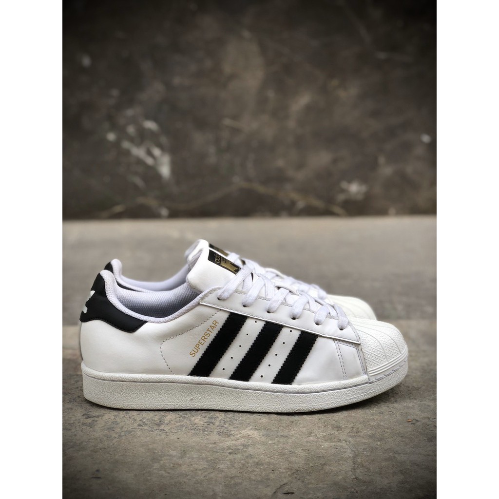 Giày thể thao nam adidas superstar cổ thấp tem vàng