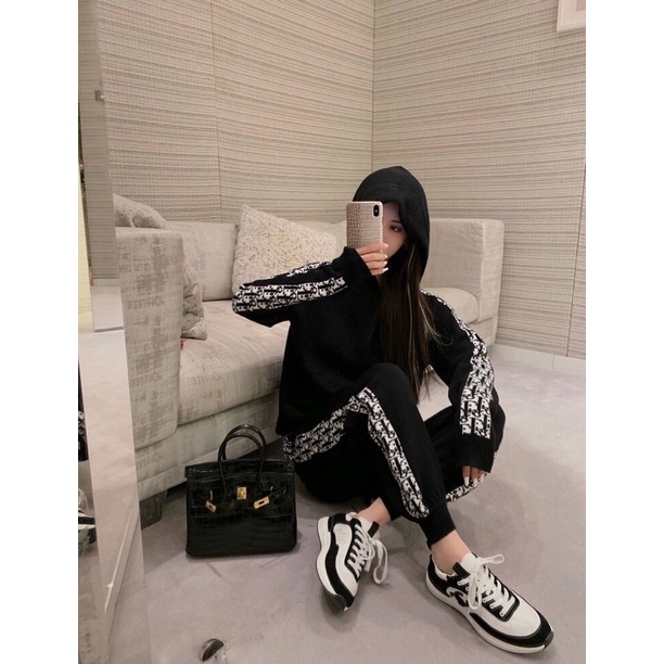 Bộ thể thao nữ gồm áo hoodie và quần ống rộng viền chữ logo thương hiệu thời trang cao cấp Dior CD