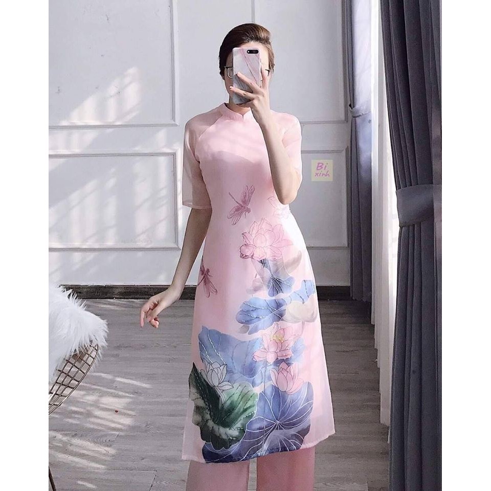 Áo dài cách tân hoa sen