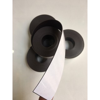 Cuộn nam châm dẻo w30x1.6x1000mm (dài 1m) một mặt phủ băng keo hai mặt (CAM KẾT HÀI LÒNG)