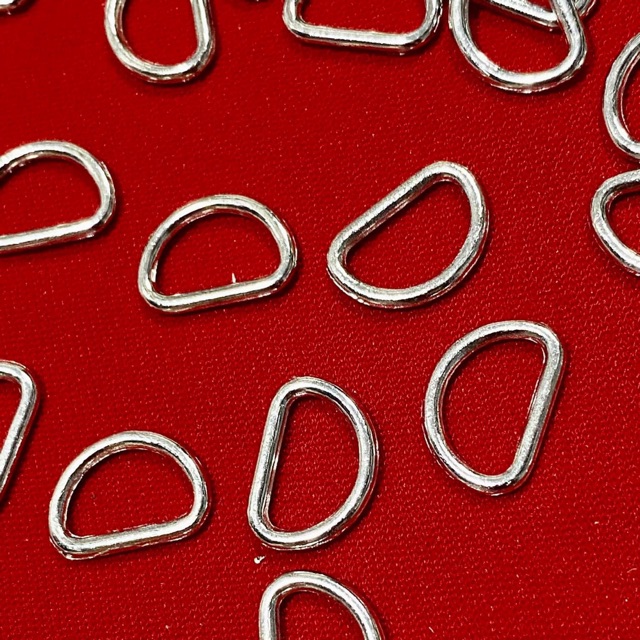 Khoen D 1,5 cm chỉ 15 k / 50 khoen