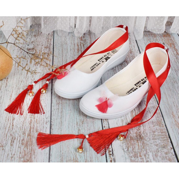 Giày thêu sinh viên phong cách Trung Hoa