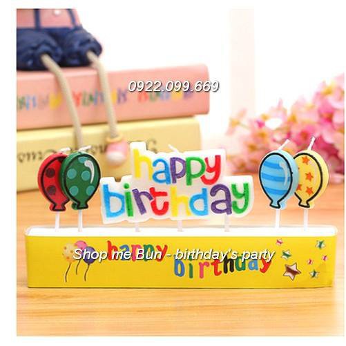 Set nến sinh nhật có chữ Happy birthday và có 4 cây nến hình bóng bay