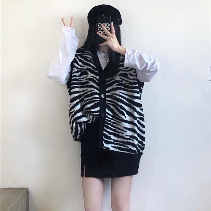 Áo len không tay hoạ tiết vằn đen trắng
