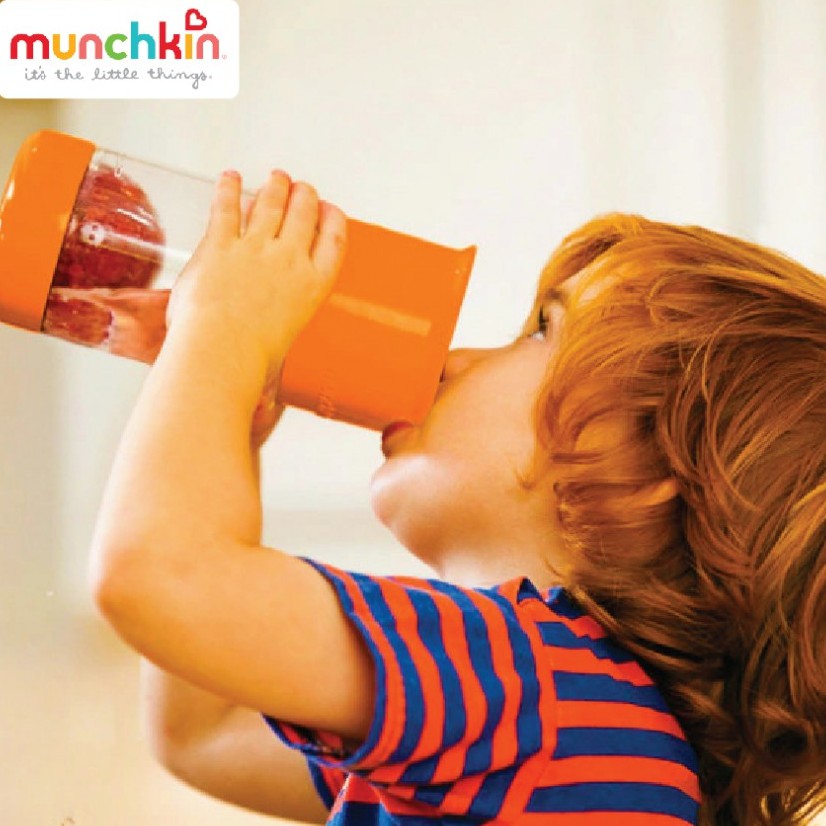 Cốc 360 độ Munchkin có ngăn ép trái cây