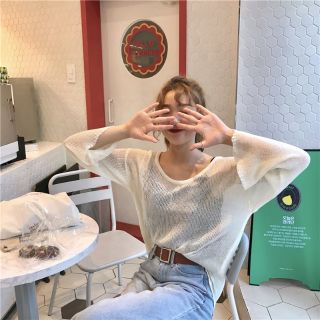 A-032: áo len móc tay loe điệu đà
