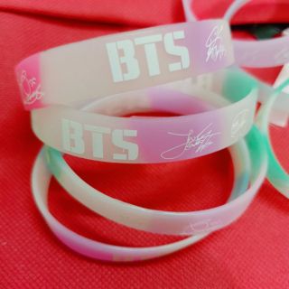 [Xả Kho 1 ngày] Vòng Tay BTS Huyền Ảo Có Chữ Ký Dây Cao Su