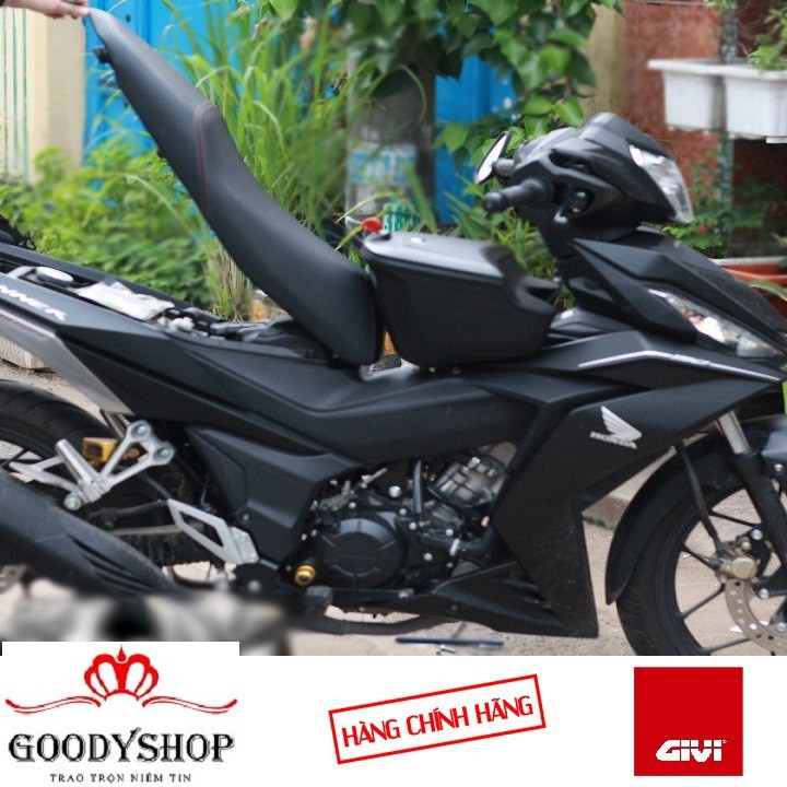 Thùng Giữa Xe Máy Givi G10N Fixed 10 Lít Màu Đen Mẫu Mới 2018 - Tặng Kèm PÁT Cho Xe Winner 150 GOODYSHOP