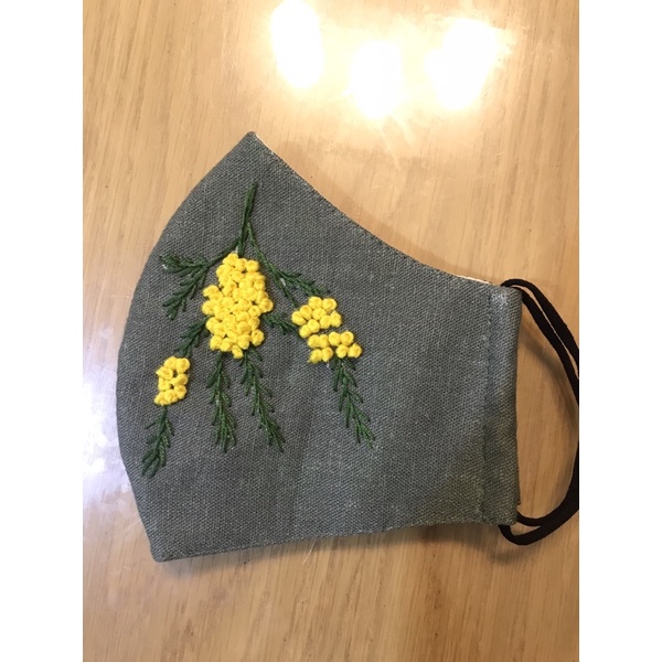 Khẩu trang thêu handmade