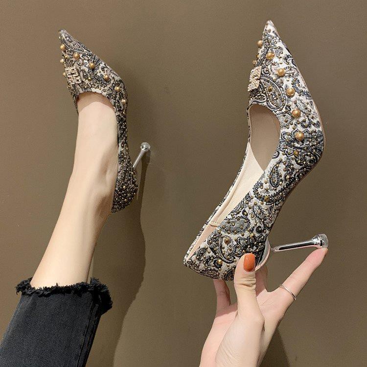 Giày cao gót họa tiết thêu phong cách Trung Hoa thời trang mùa đông cho nữ 2023