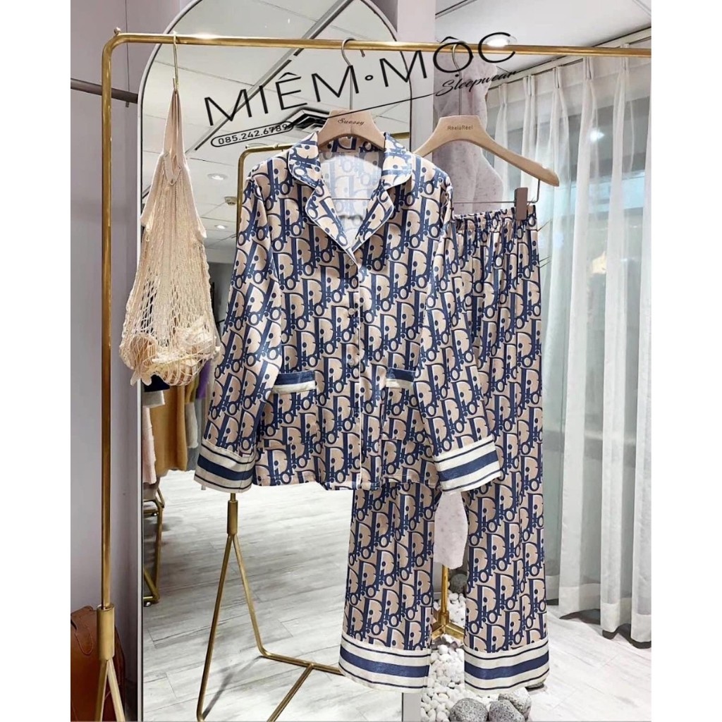 Bộ pijama, đồ bộ ngủ lụa gấm cao cấp mềm mịn, không xù,hoạ tiết chữ sang chảnh, độc lạ | BigBuy360 - bigbuy360.vn