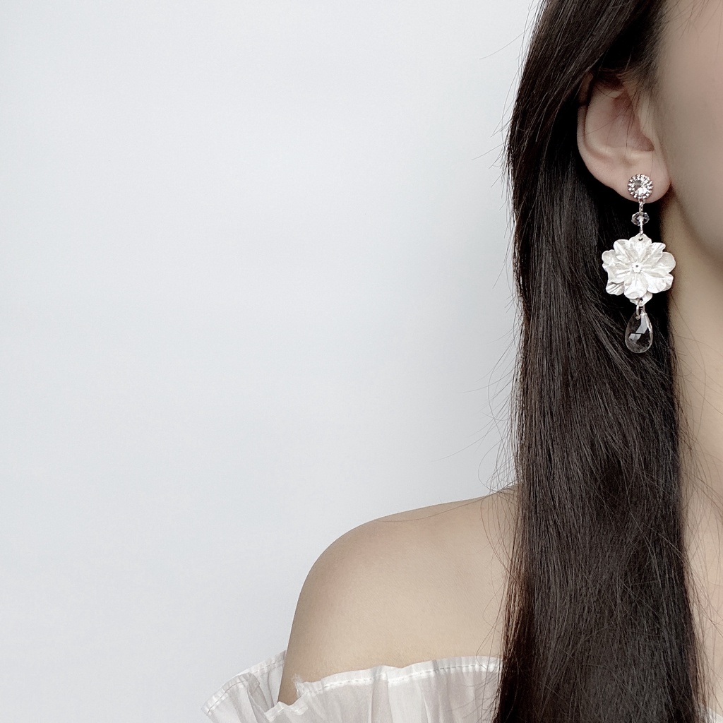 Bông Tai Mạ Bạc Dáng Dài Hình Hoa Trà Đính Kim Cương Giả Phong Cách Hàn Quốc