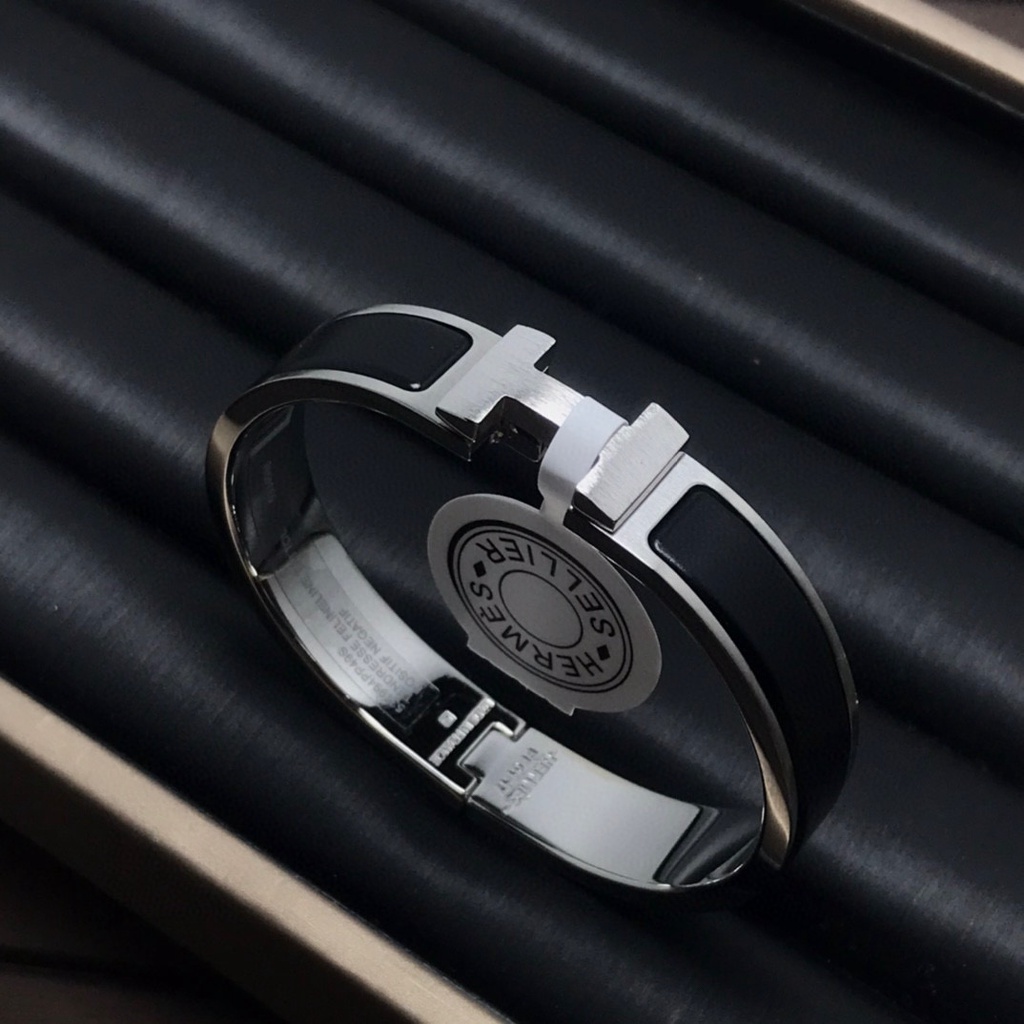 Vòng Tay Cặp Đôi Chiến Binh Màu Trắng Nhám In Chữ H Sang Trọng Thời Trang Mới Lạ