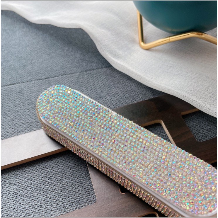 Bảng số điện thoại đính kim cương giả ấn tượng độc đáo