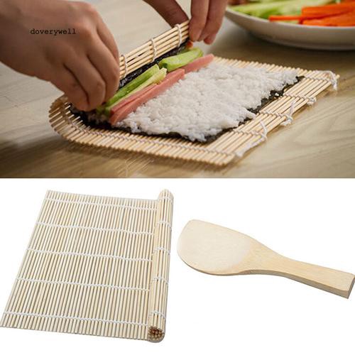 Mành tre cuốn sushi kèm vá xới cơm