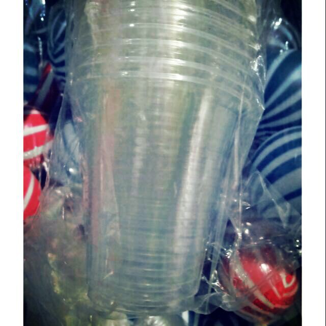 100 cốc dùng 1 lần .