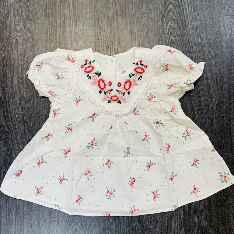 [deal hot] Váy đầm cho bé gái - Váy hoa hoạ tiết cổ xẻ thêu Zara siêu đẹp size 1-5t