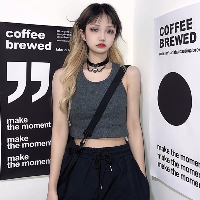 Áo Croptop 3 Lỗ Thể Thao Chữ Viền 2 Màu Đen Xám