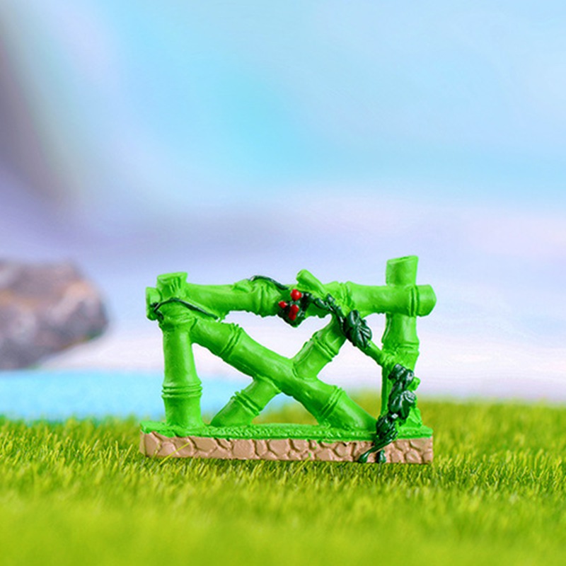 1 hàng rào gỗ dùng cho trang trí vườn