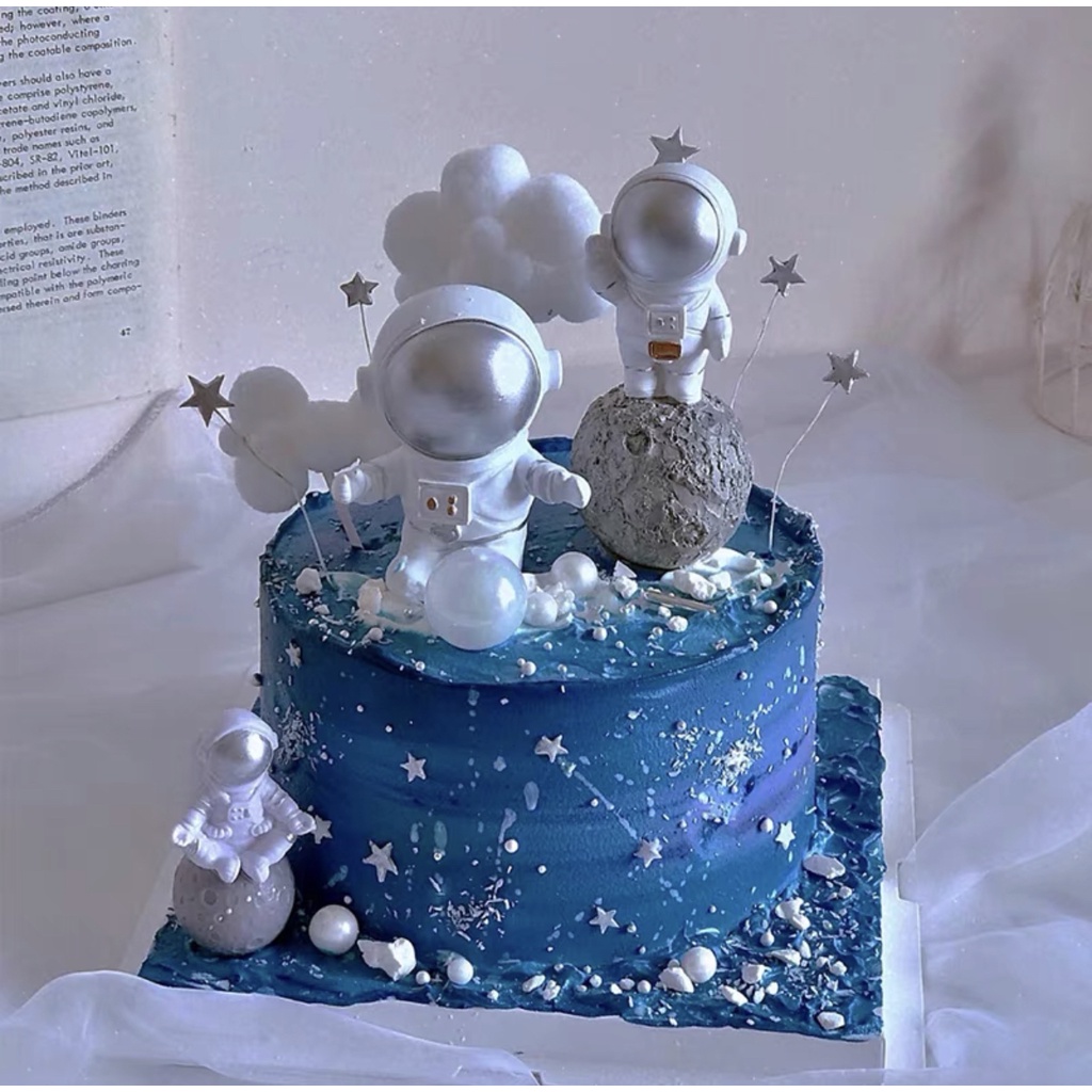 Set trang trí 3 phi hành gia vàng