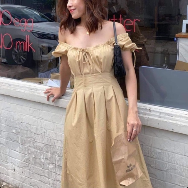 Đầm CLOTHES BAR size L màu be mới 99%