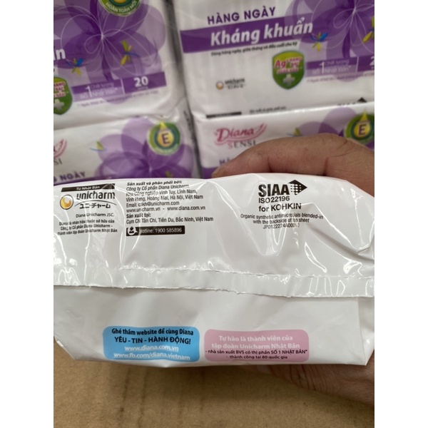 Băng vệ sinh Diana Sensi hàng ngày kháng khuẩn gói 20 miếng ( mẫu mới )