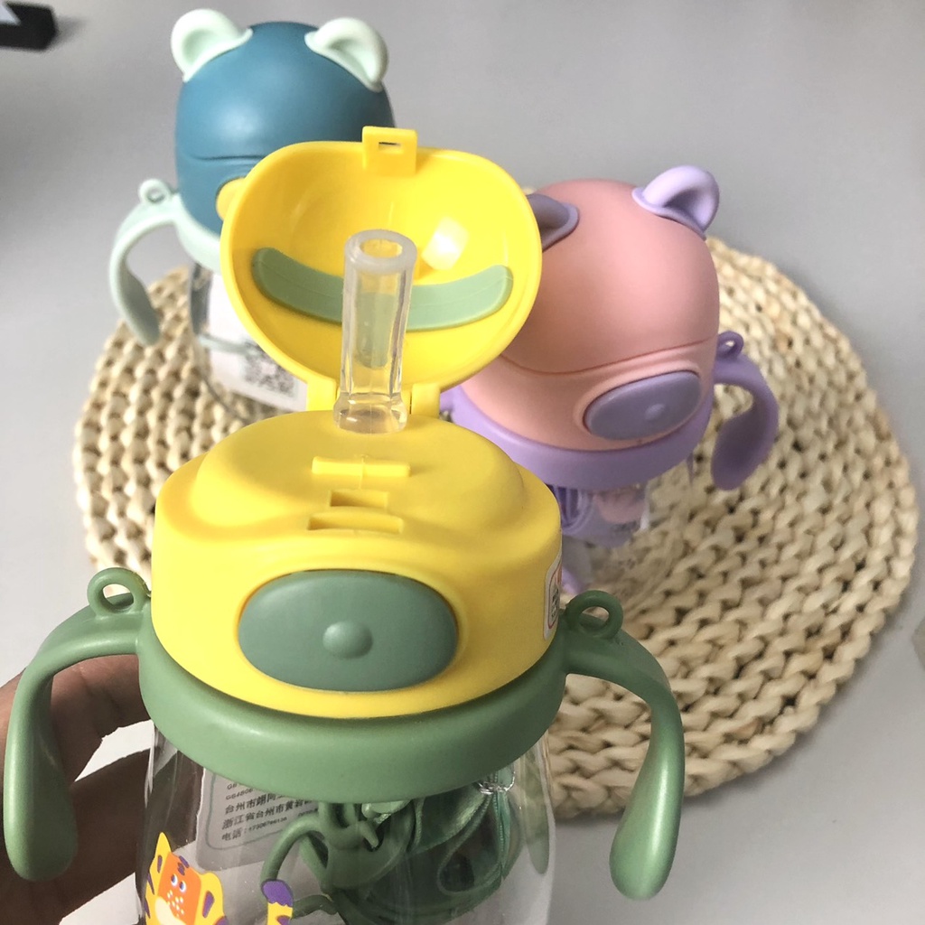 Bình uống nước cho bé hình gấu 250ml có dây đeo cho bé