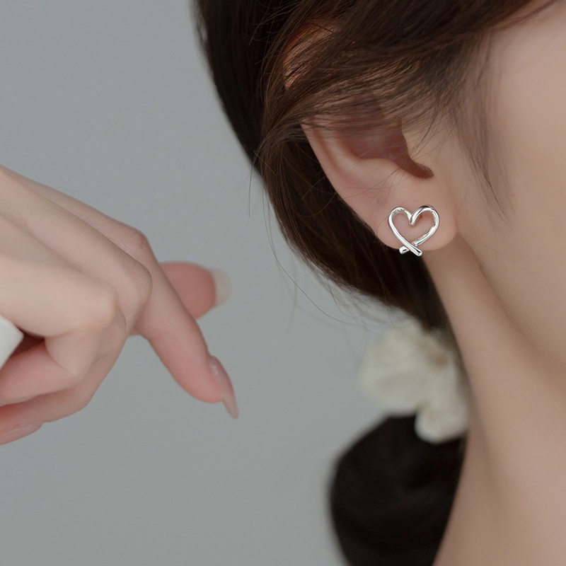 1 Cặp Khuyên Tai Hình Trái Tim Thời Trang Hàn Quốc Cổ Điển Không Cần Xỏ Lỗ Dành Cho Nữ