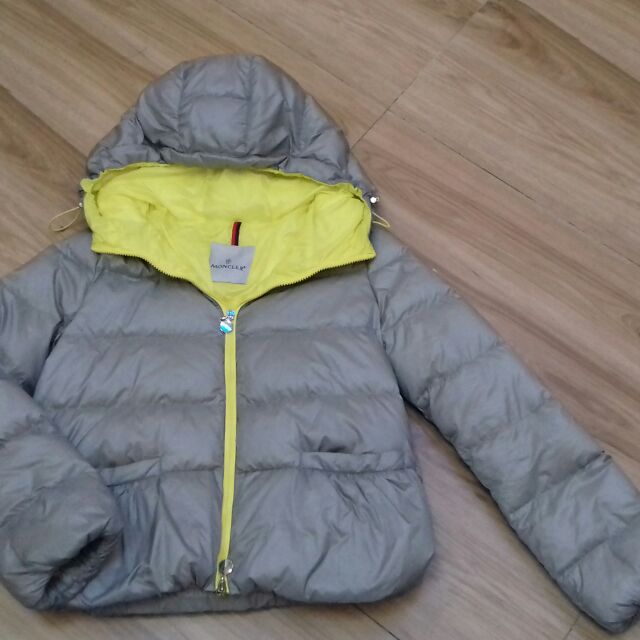 Áo phao moncler