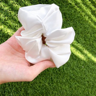 Cột Tóc Scrunchies Trắng Cỡ To Siêu Thích - ảnh thật