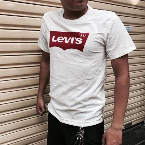 Áo thun Levis trắng Sơn Tùng MTP