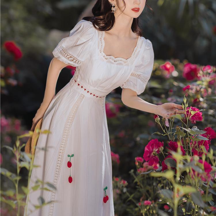 Đầm midi tay ngắn thêu hoạ tiết quả anh đào thanh lịch cho nữ