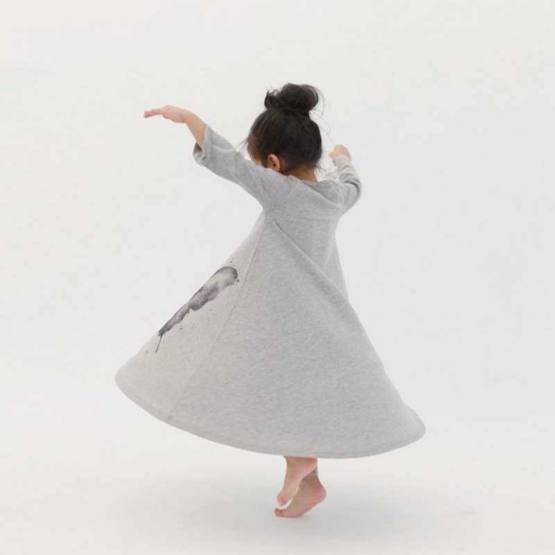 Đầm cotton thời trang tay dài in hình bướm cho trẻ em