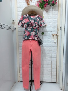 SET áo thun hoa quần jean cam Lee size L
