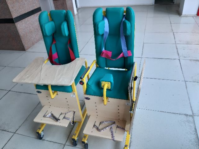 Ghế ngồi cho trẻ bại não loại lớn