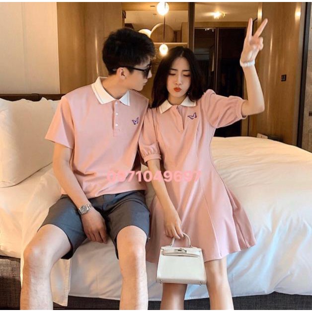 Đồ đôi nam nữ  váy thun hồng thêu bướm kết hợp áo thun nam