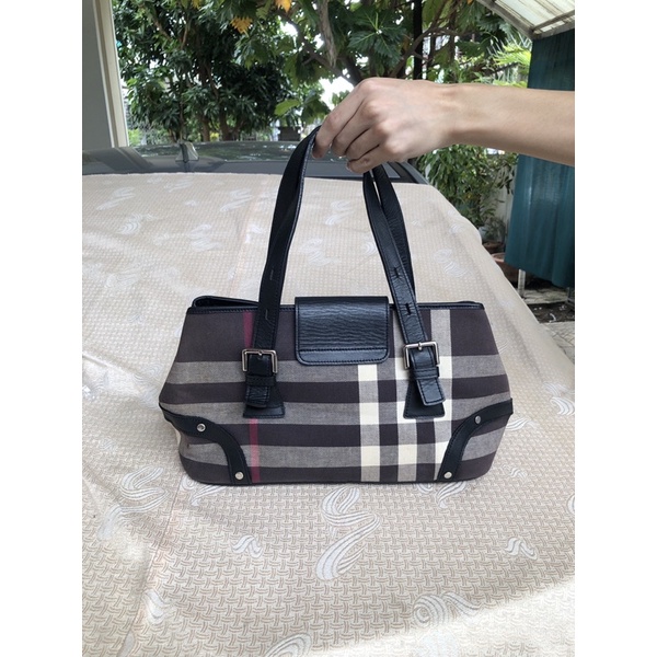 Túi chuẩn si. Túi qua sử dụng. Khách vui lòng xem hình nếu muốn biết thêm thông tin sản phẩm mời khách vô chat . Thanks.