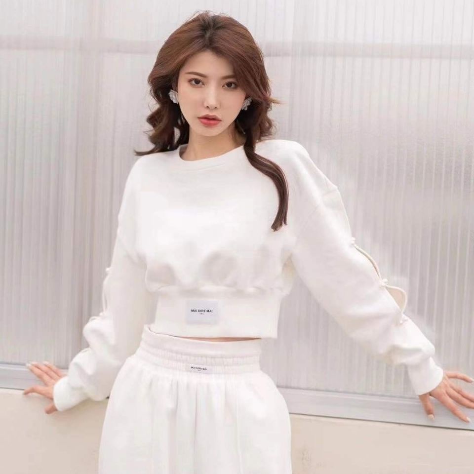 Spring style women's wear 2022 new design sense minority white leisure fashion foreign style sports sweater two-piece suit trend