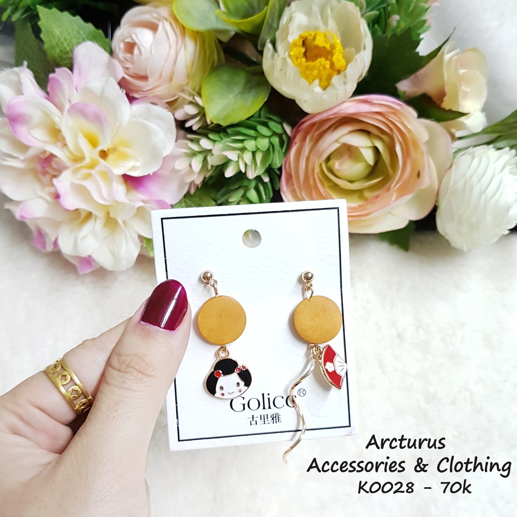 Khuyên tai nữ thời trang