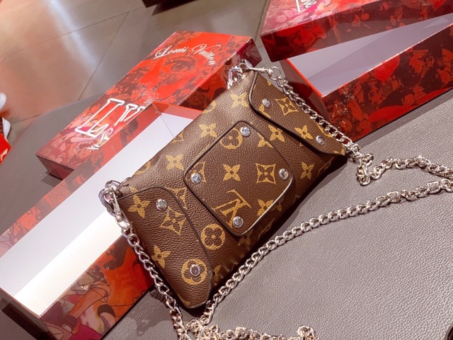 Túi kẹp nách sóng dọc cho nữ thiết kế tinh tế có dây mix xích vuông T25