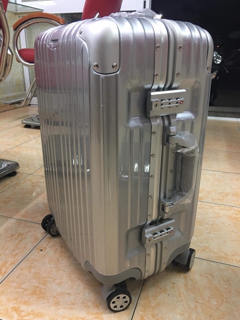 Vali 26inch Khung nhôm khoá sập RMW lót xanh