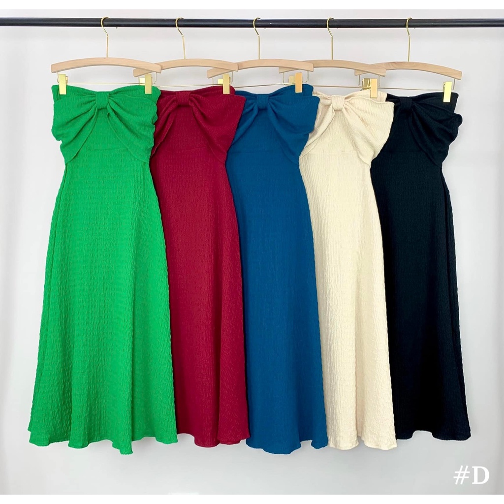 Váy trễ vai sóng xoăn