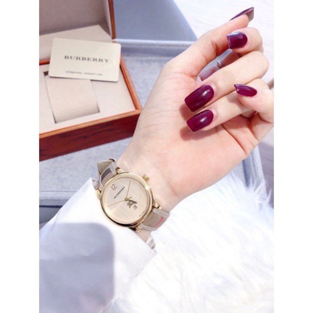 Đồng hồ Burberry nữ dây da kẻ sang sịn  - Bảo hành 12 tháng