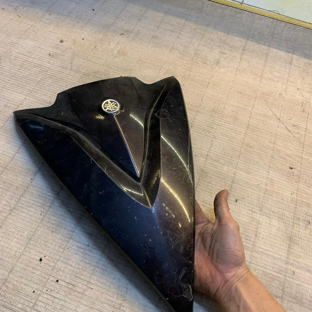 Ốp nhựa vỏ trước đầu yamaha luvias 125 xăng cơ 2011