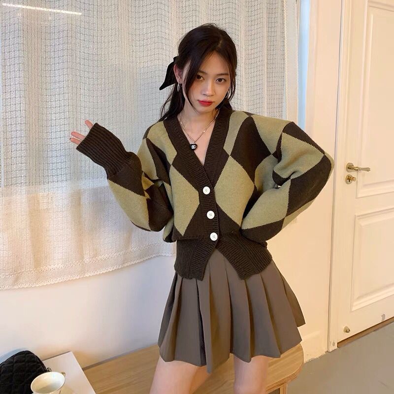 Áo Khoác Cardigan Len Nữ Cổ Chữ V Màu Nâu Đen Đỏ Thời Trang Bo Gấu 3 Cúc Dài Tay Phong Cách Hàn Quốc