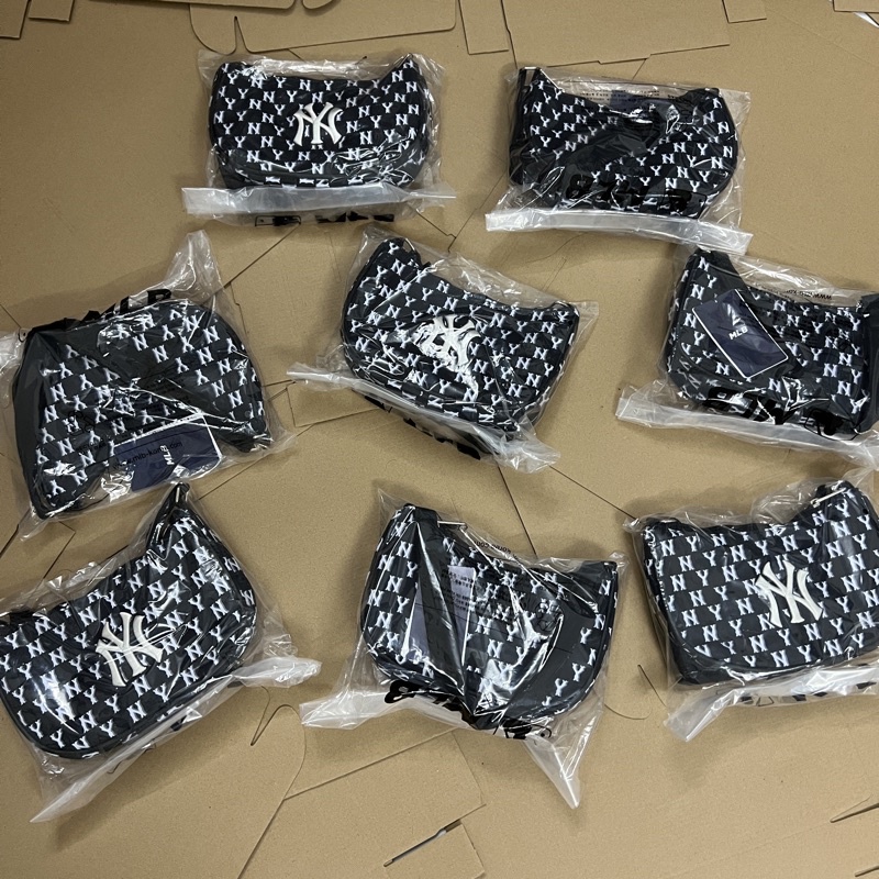 Túi kẹp nách hoạ tiết N.Y