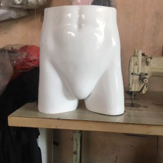 Manocanh mặc quần lót nam.