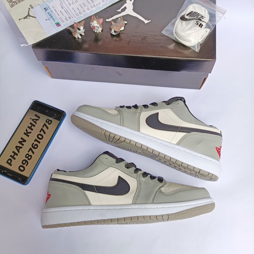 Giày Air Jordan Xám Chỉ Đỏ, Giày thể thao JD1 Low Smoke Grey nam nữ full box bill
